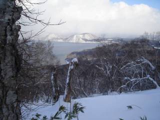 風不死岳から支笏湖を望む[image/jpeg:112kB]