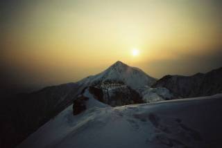 神威岳に沈む夕日[image/jpeg:41kB]