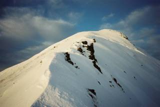 ピークへ最後の登り[image/jpeg:55kB]