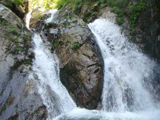 Co695 斜瀑[image/jpeg:247kB]