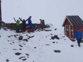 白雲小屋をあとにする[image/jpeg:124kB]